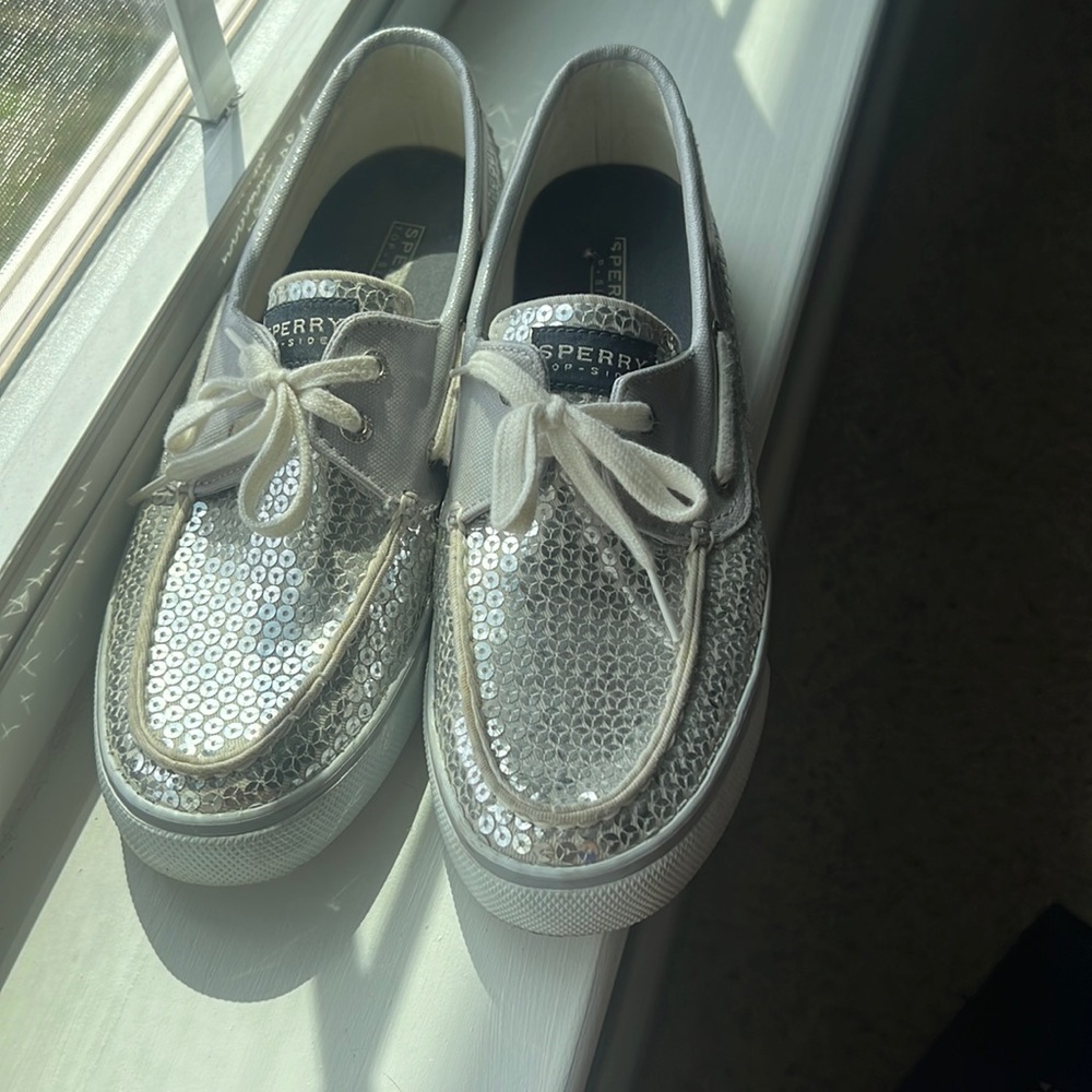 Sperry Top-Sider Womens. Size 9. In good condition.